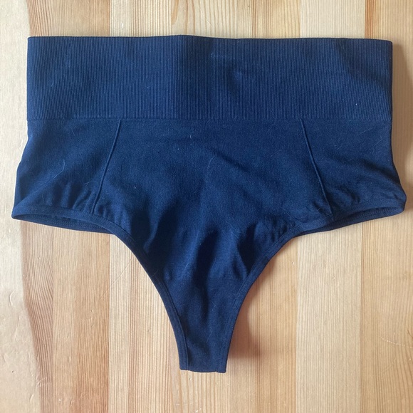 Skinnygirl Smoothers & Shapers Thong - Picture 4 of 9